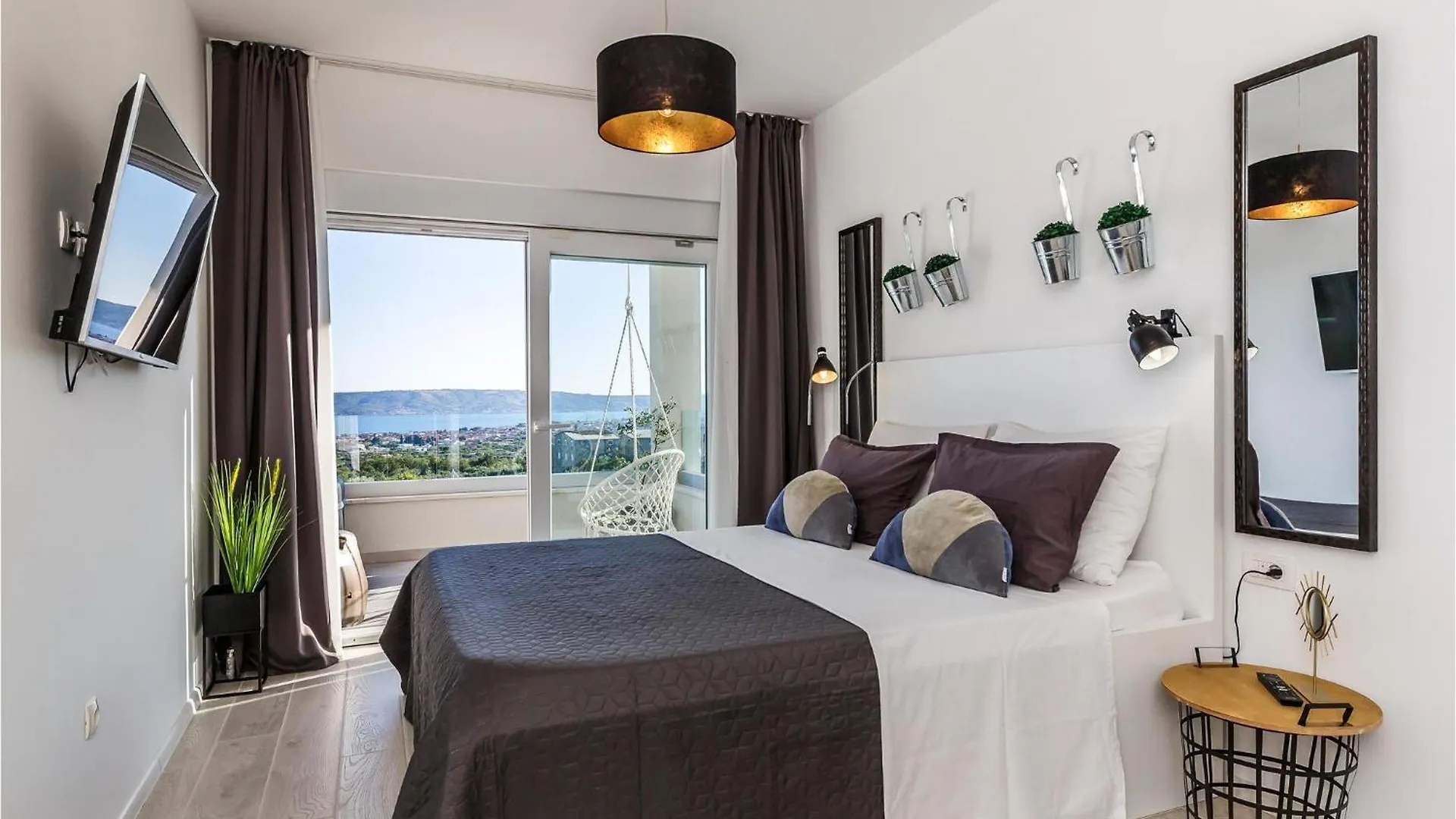 Holiday home Nice Home In Kastel Stari With Jacuzzi Croatia