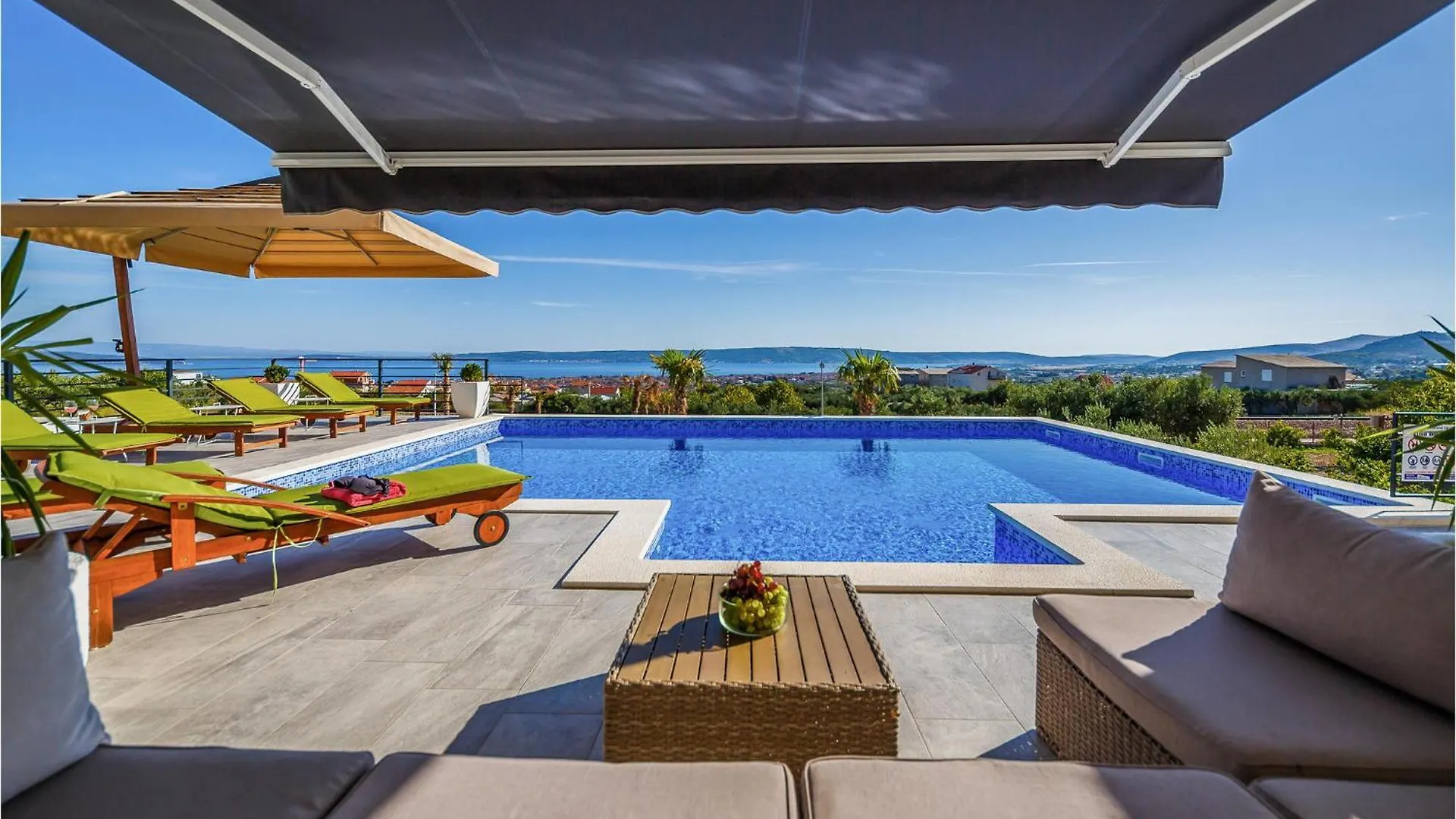 Nice Home In Kastel Stari With Jacuzzi