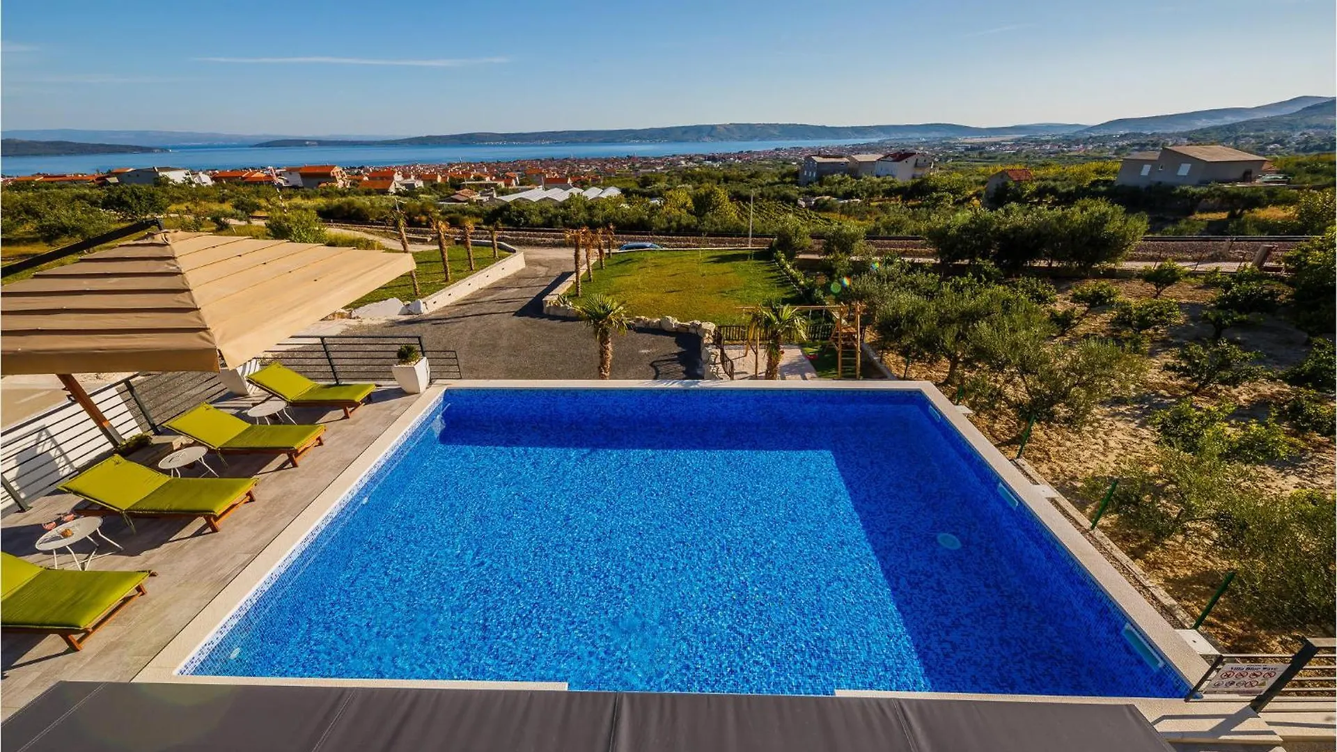 Holiday home Nice Home In Kastel Stari With Jacuzzi