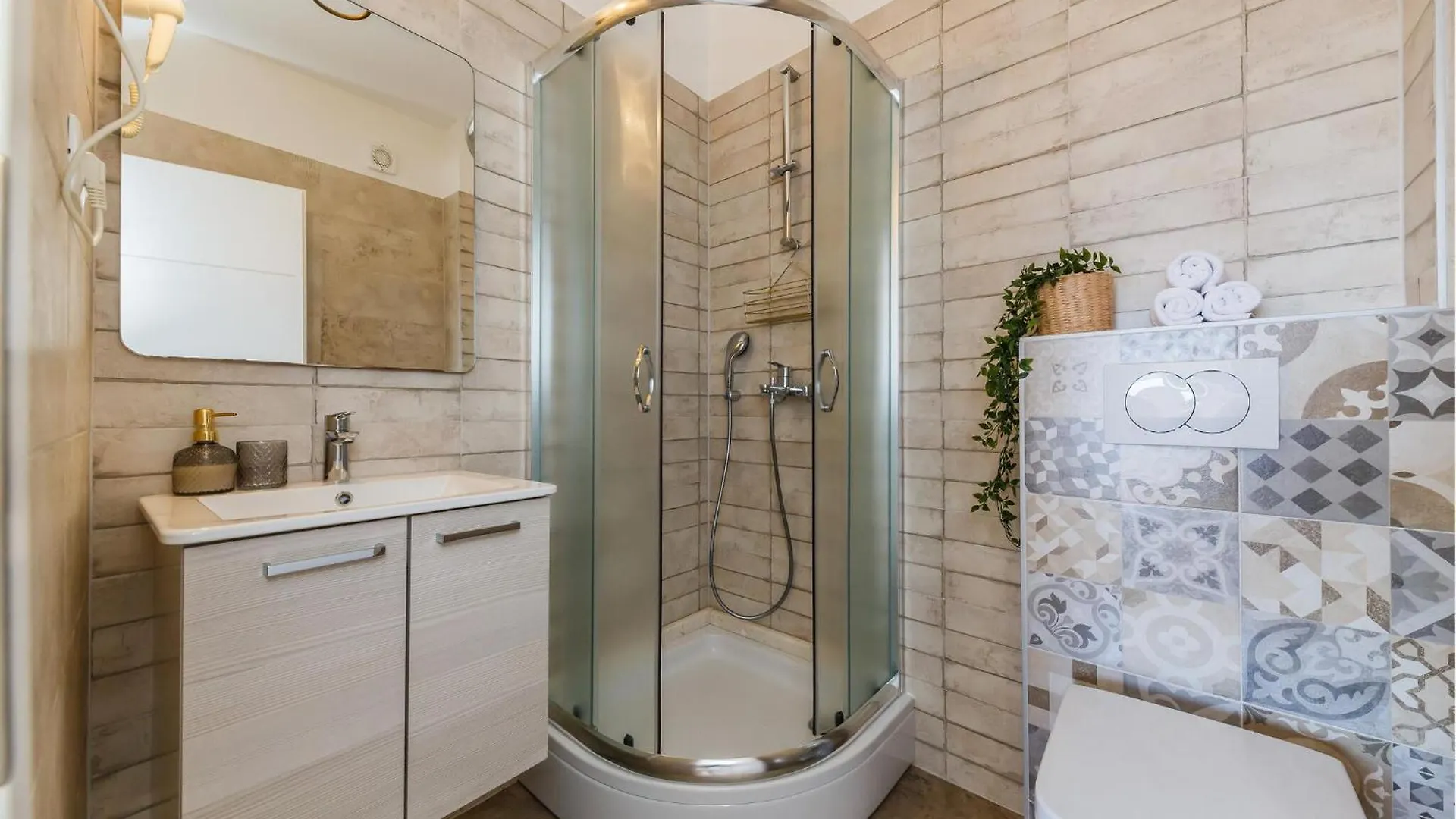 Nice Home In Kastel Stari With Jacuzzi Croatia