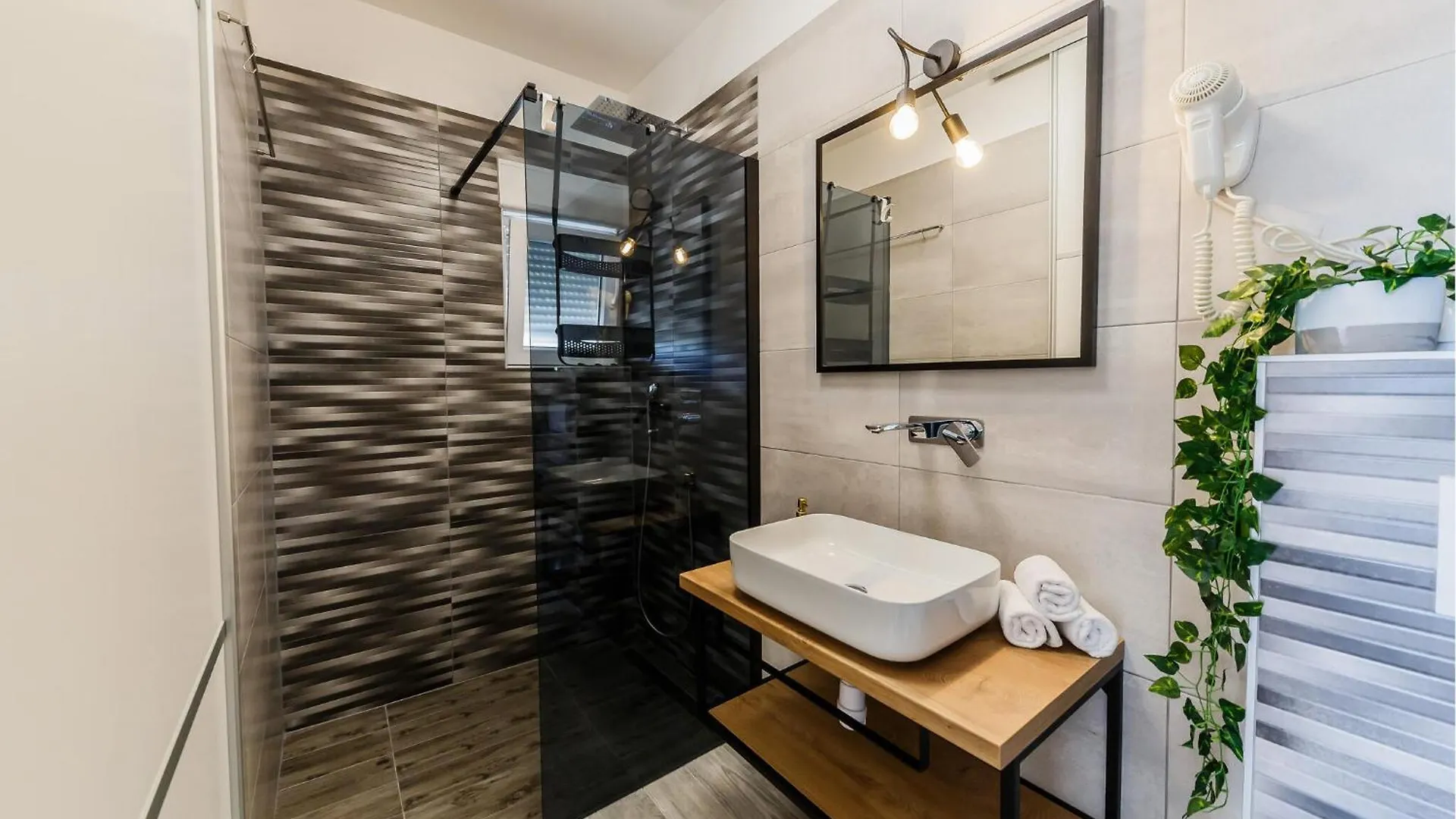 Nice Home In Kastel Stari With Jacuzzi Holiday home