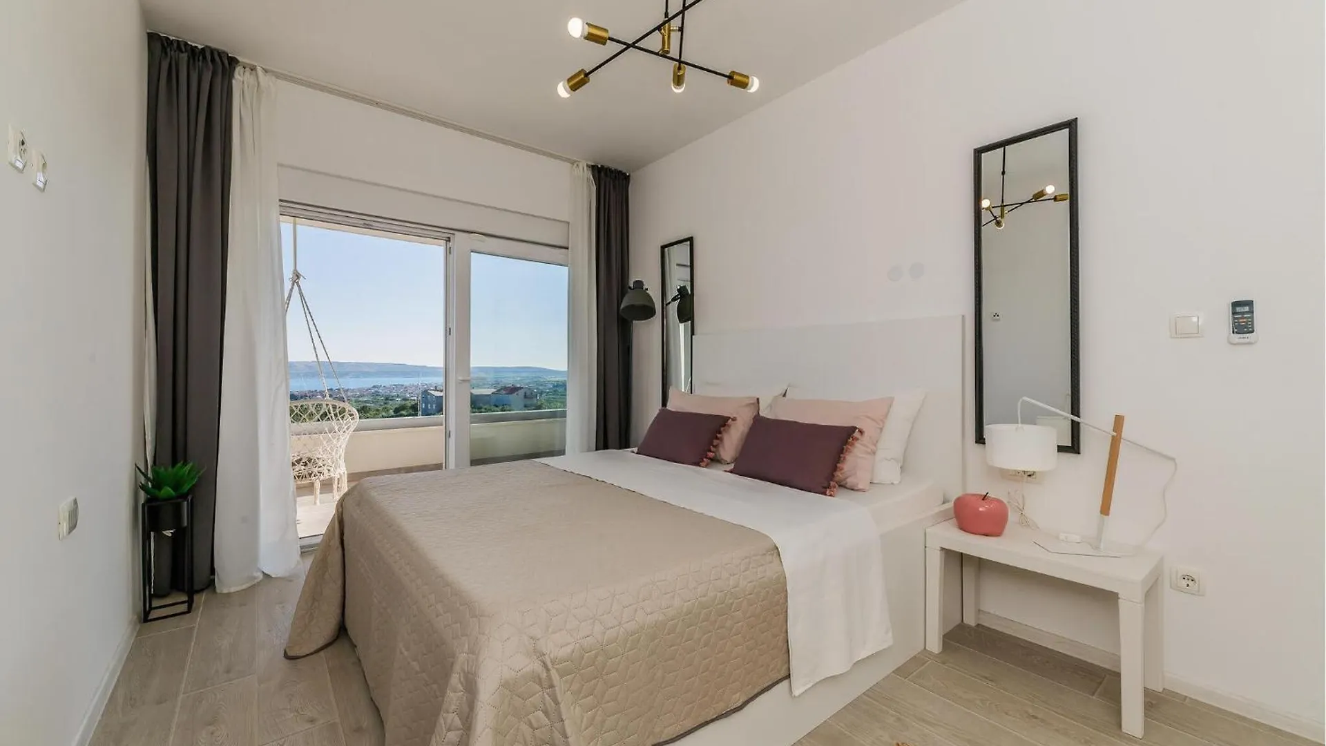 Holiday home Nice Home In Kastel Stari With Jacuzzi