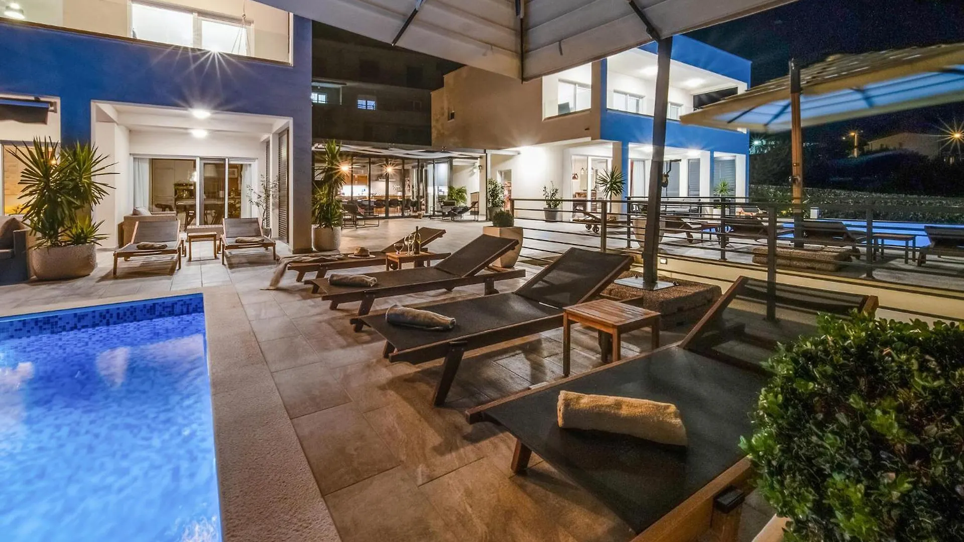 Holiday home Nice Home In Kastel Stari With Jacuzzi