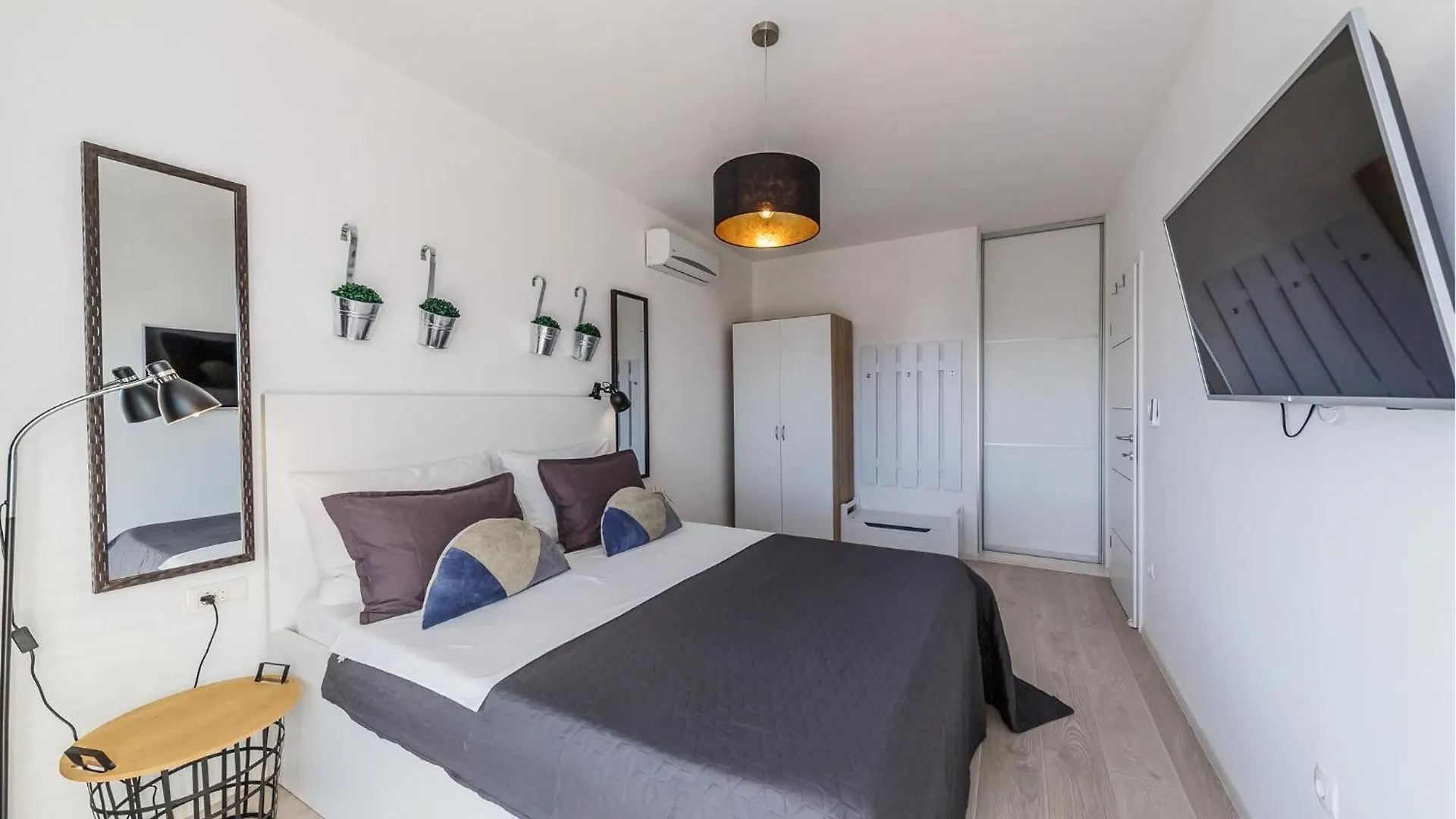 Nice Home In Kastel Stari With Jacuzzi 0*,