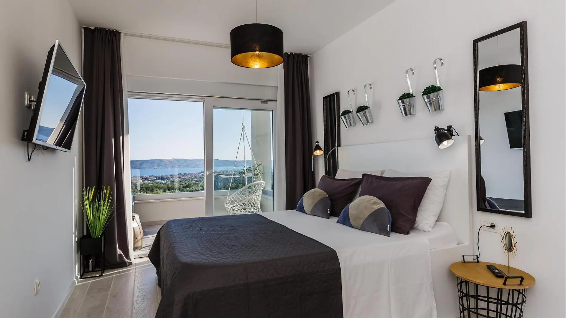 Nice Home In Kastel Stari With Jacuzzi