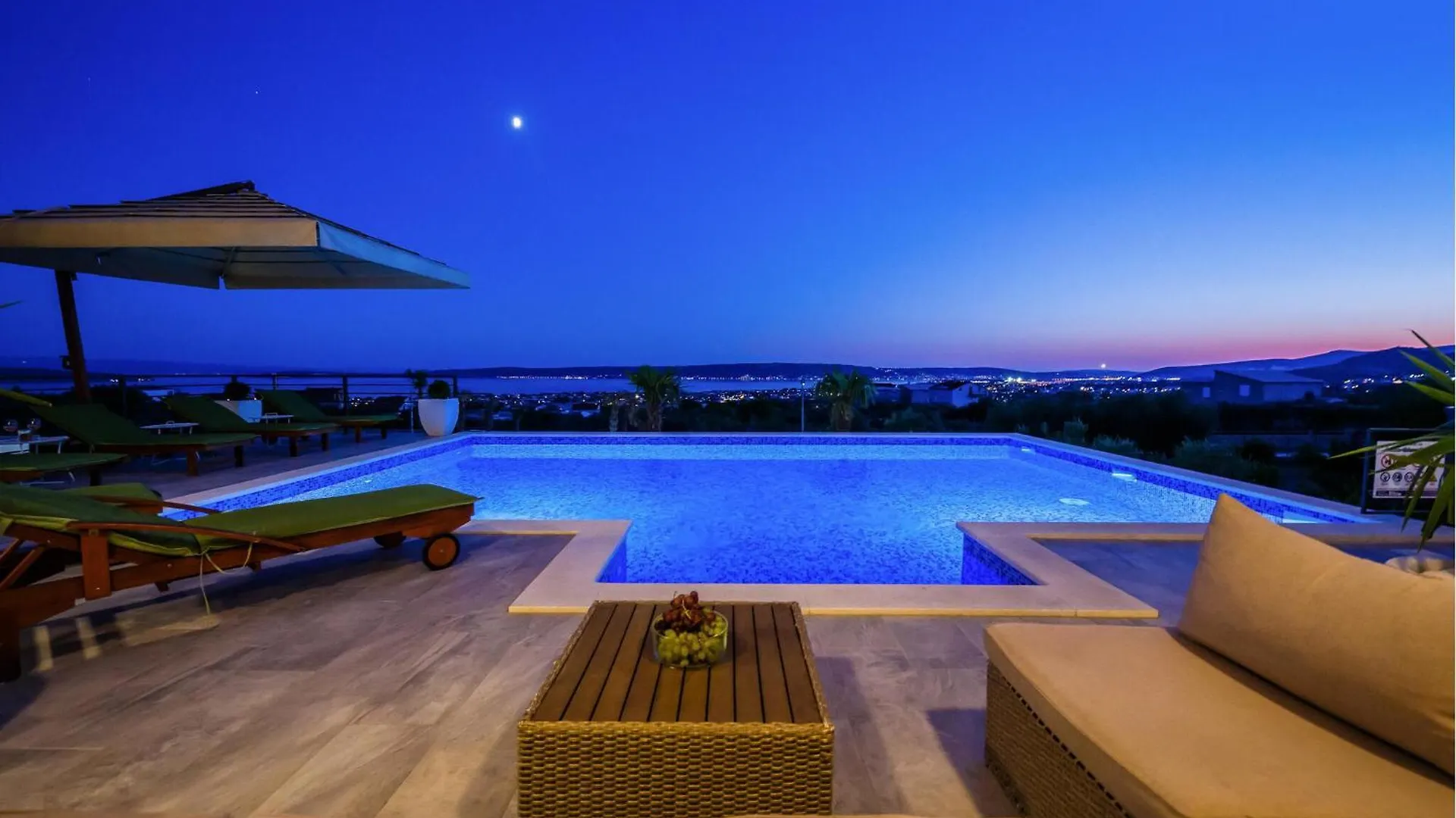 Nice Home In Kastel Stari With Jacuzzi
