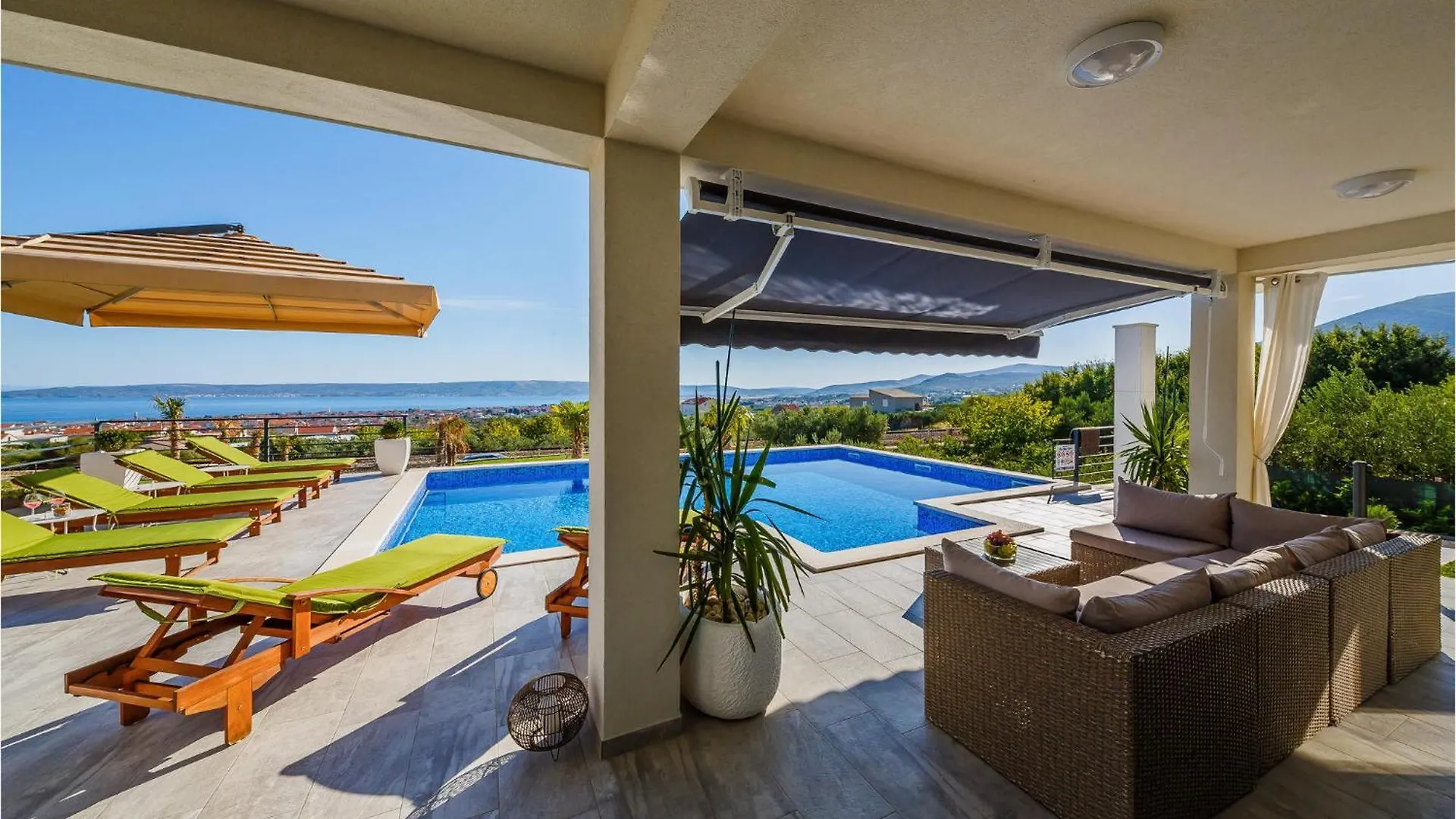 Nice Home In Kastel Stari With Jacuzzi Holiday home